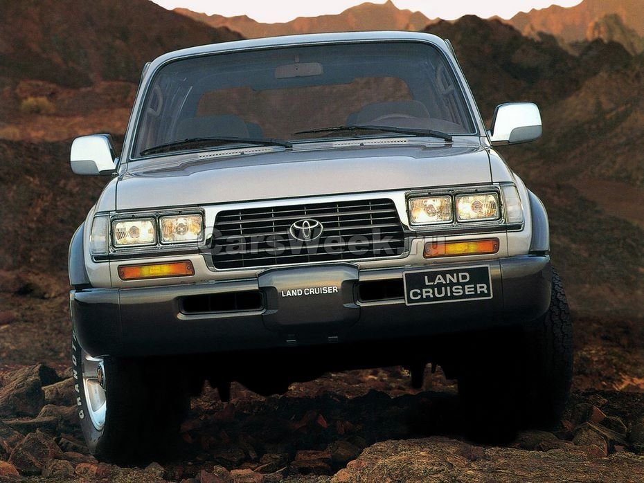 В конце 1989 года начались продажи Land Cruiser 80. Автомобиль преобразился до неузнаваемости: от гранёного облика предшественника не осталось и следа.